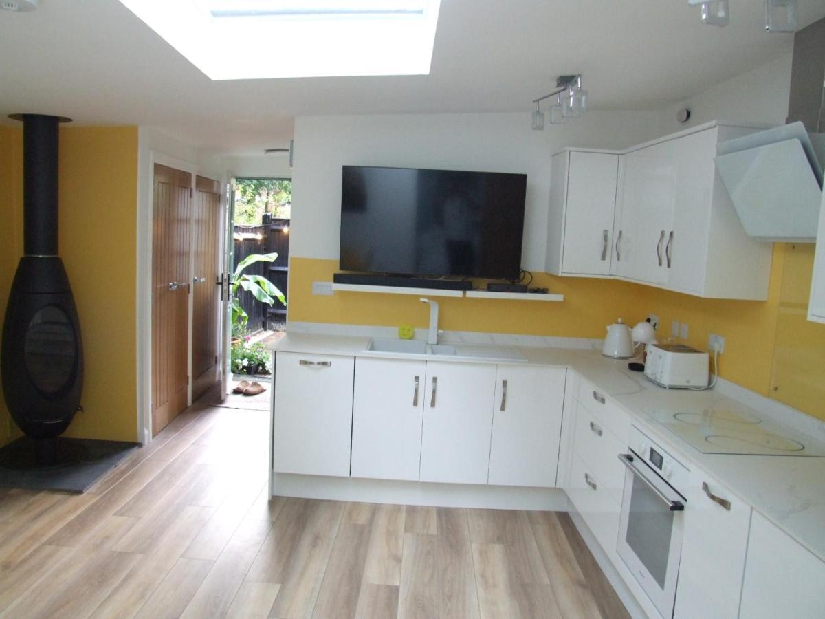 Charming Woodland Lodge 2 Person 1 Bedroom Great Yarmouth Exteriör bild
