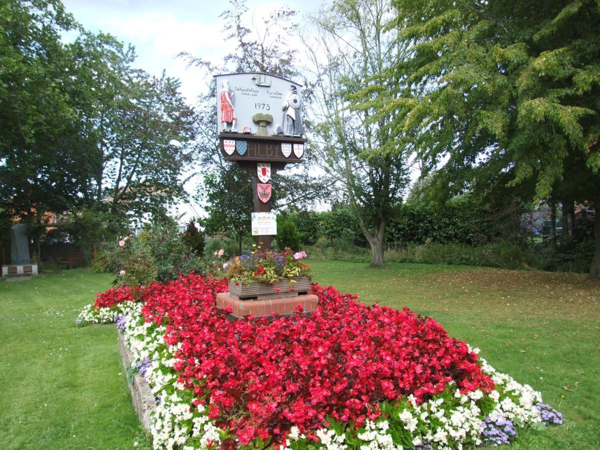 Charming Woodland Lodge 2 Person 1 Bedroom Great Yarmouth Exteriör bild